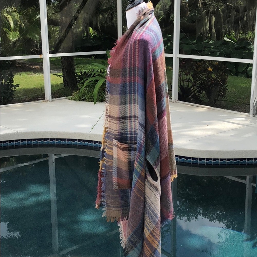 🍃🍂LAST ONE Fall Plaid Ruana Wrap With Pockets. - Picture 4 of 4